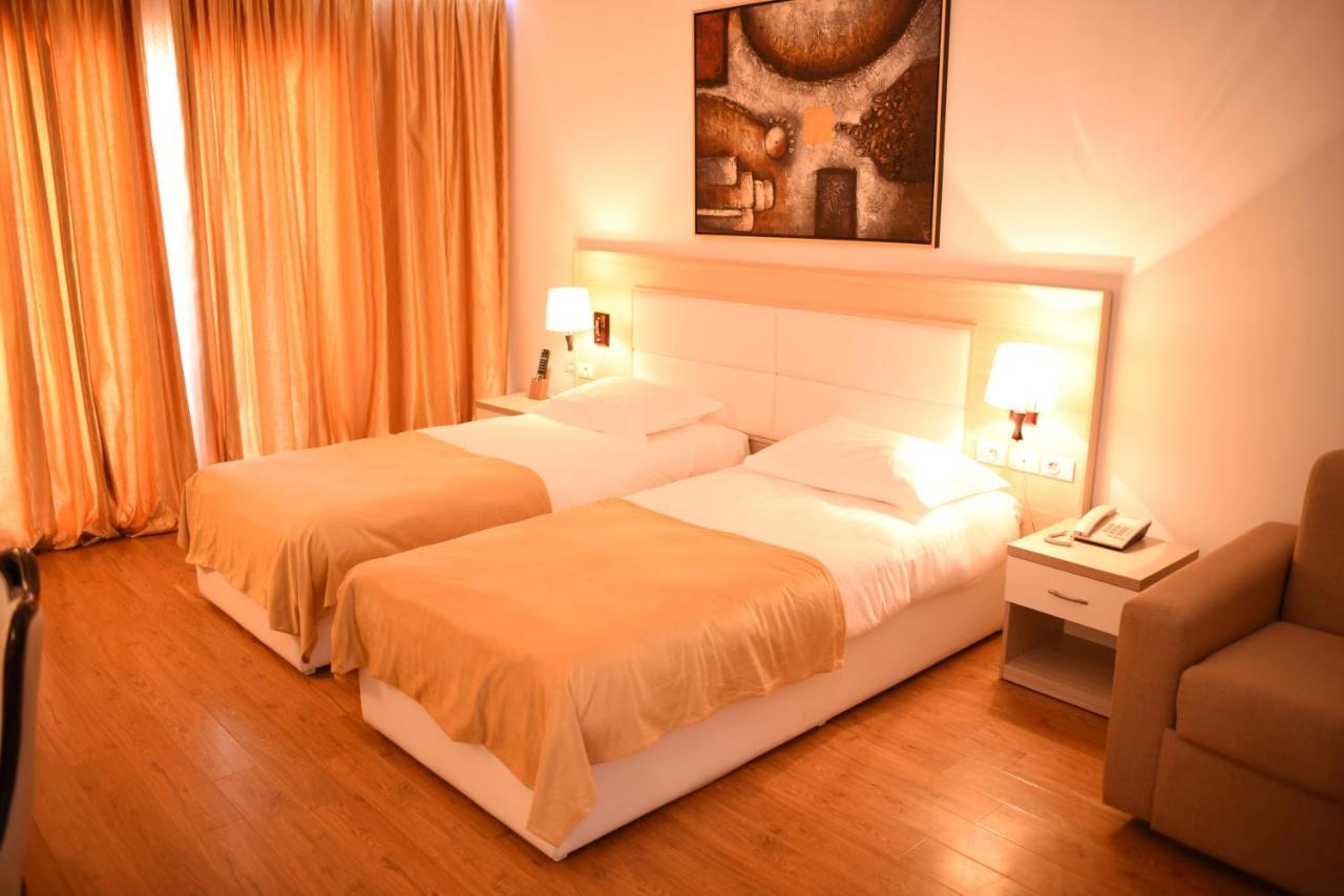 Hotel Bleart Škalngur Εξωτερικό φωτογραφία